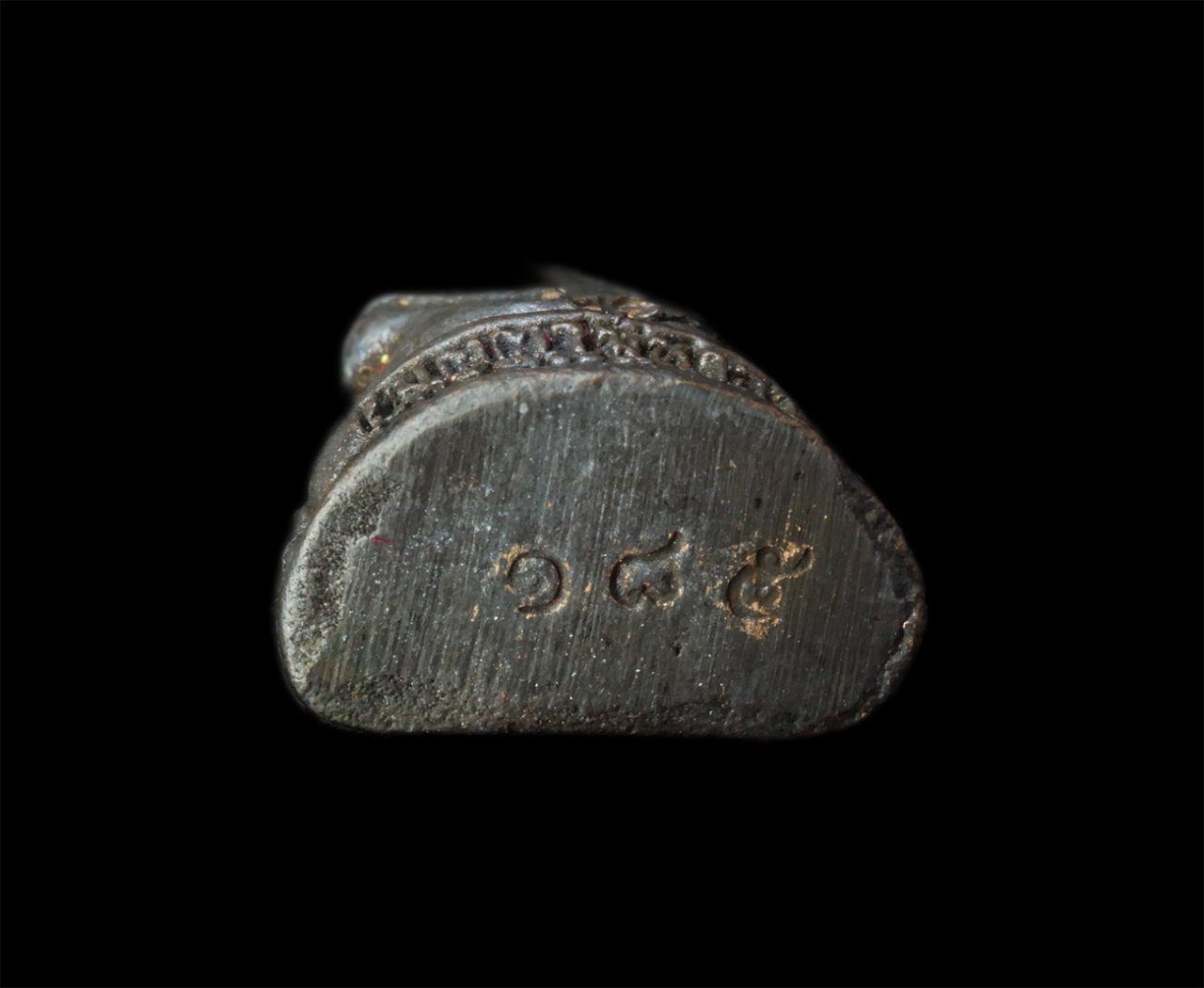 30Jul2025 (372)p.jpg - พระกริ่งชัยวัฒน์เมตตามหาลาภ รุ่น1 วัดเขาโพธิ์ อ.บ้านค่าย จ.ระยอง ปี2536 รุ่น มหามงคลนาม 9 ปรมาจารย์ เนื้อนวะโลหะ ตอกโค๊ต หลวงพ่อคุณ ปริสุทโธ หลวงพ่อรว [..] | https://kamulet.in.th